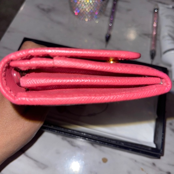 Prada Saffiano wallet 100% Authentic excellent condition comes with box - Picture 14 of 15